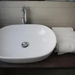 Sud Est B&B 팔라쫄로 아크레이데